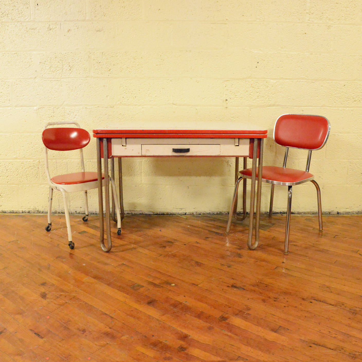 Vintage 1920s Enamel Top Kithen Table with Chairs EBTH