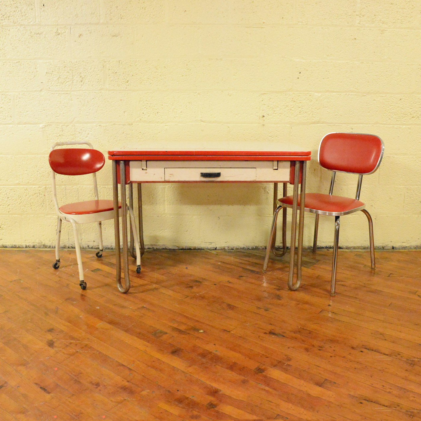 Vintage 1920s Enamel Top Kithen Table with Chairs EBTH
