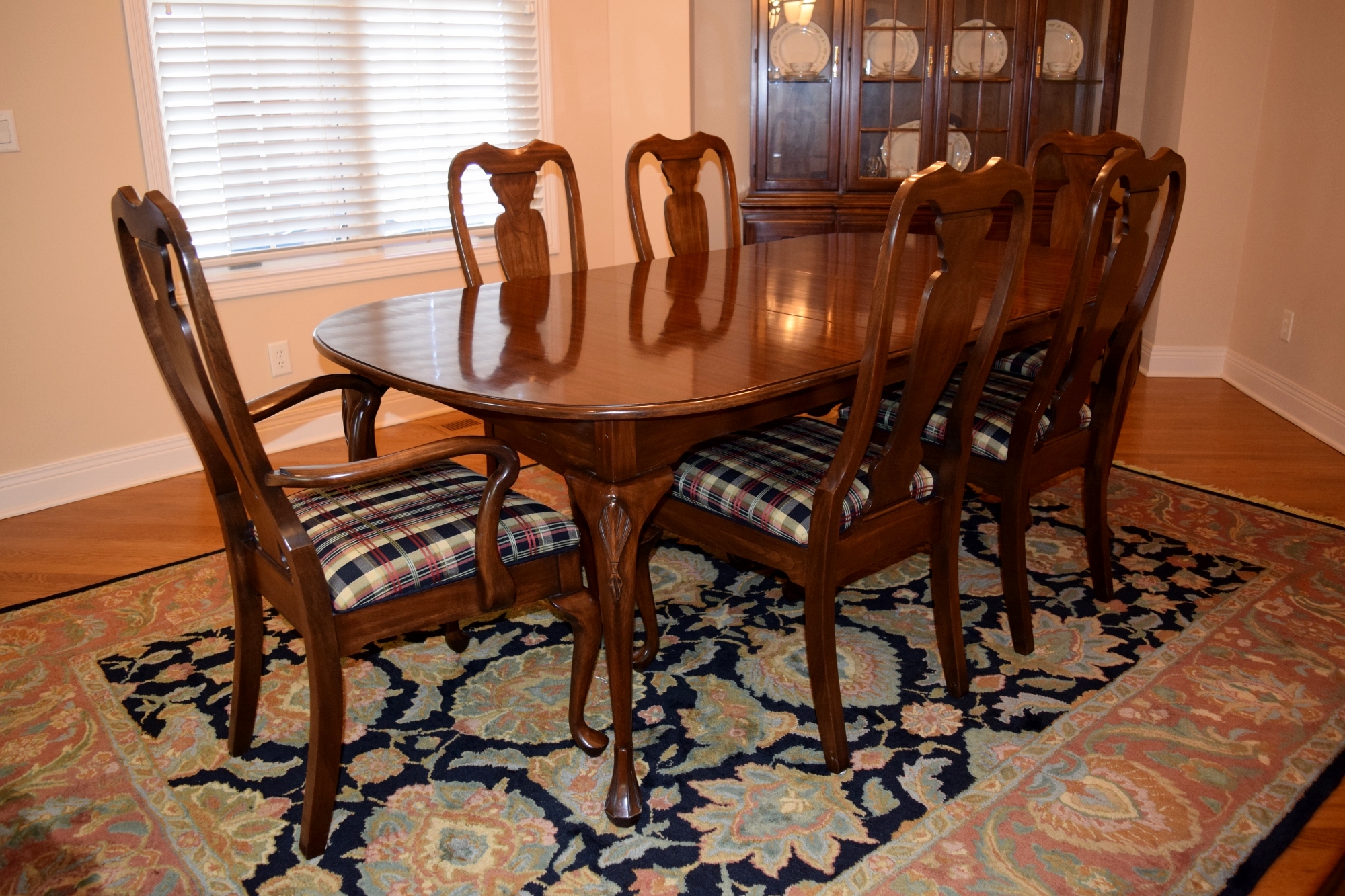 Harden Furniture Co. Queen Anne Style Dining Room Table ...