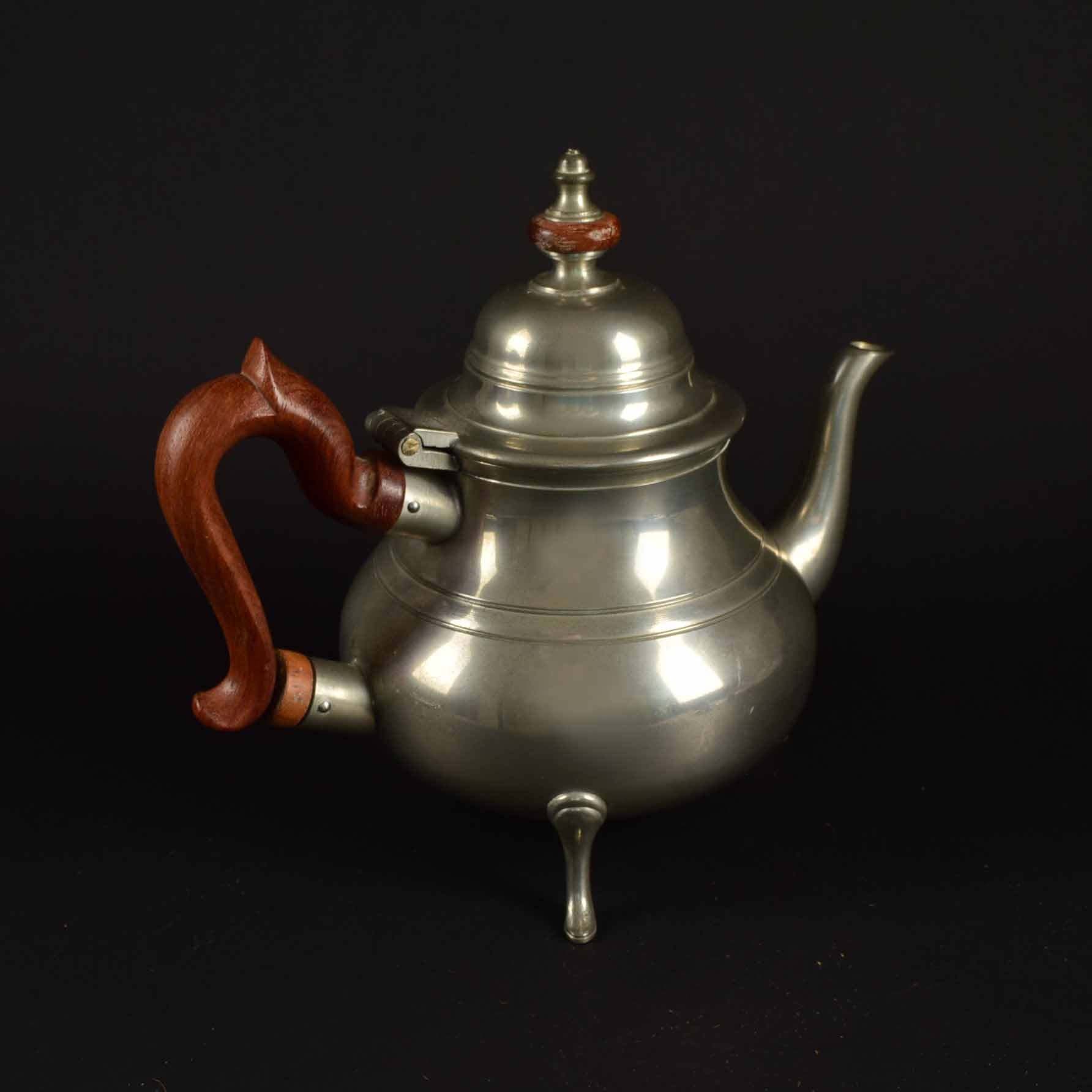 Stieff "Wiiliamsburg" Reproduction Pewter Teapot EBTH
