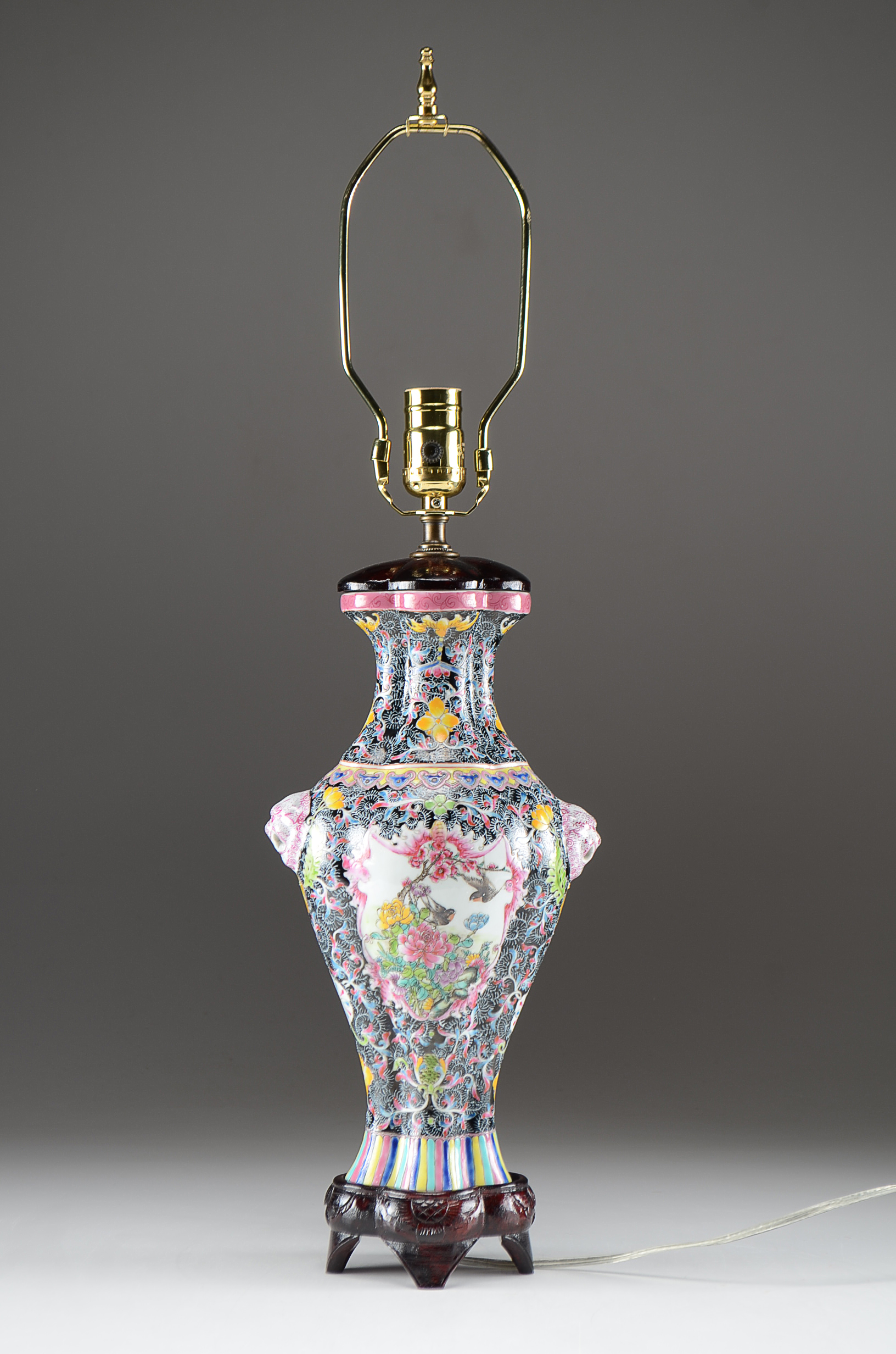 Chinese Style Vase Lamp EBTH