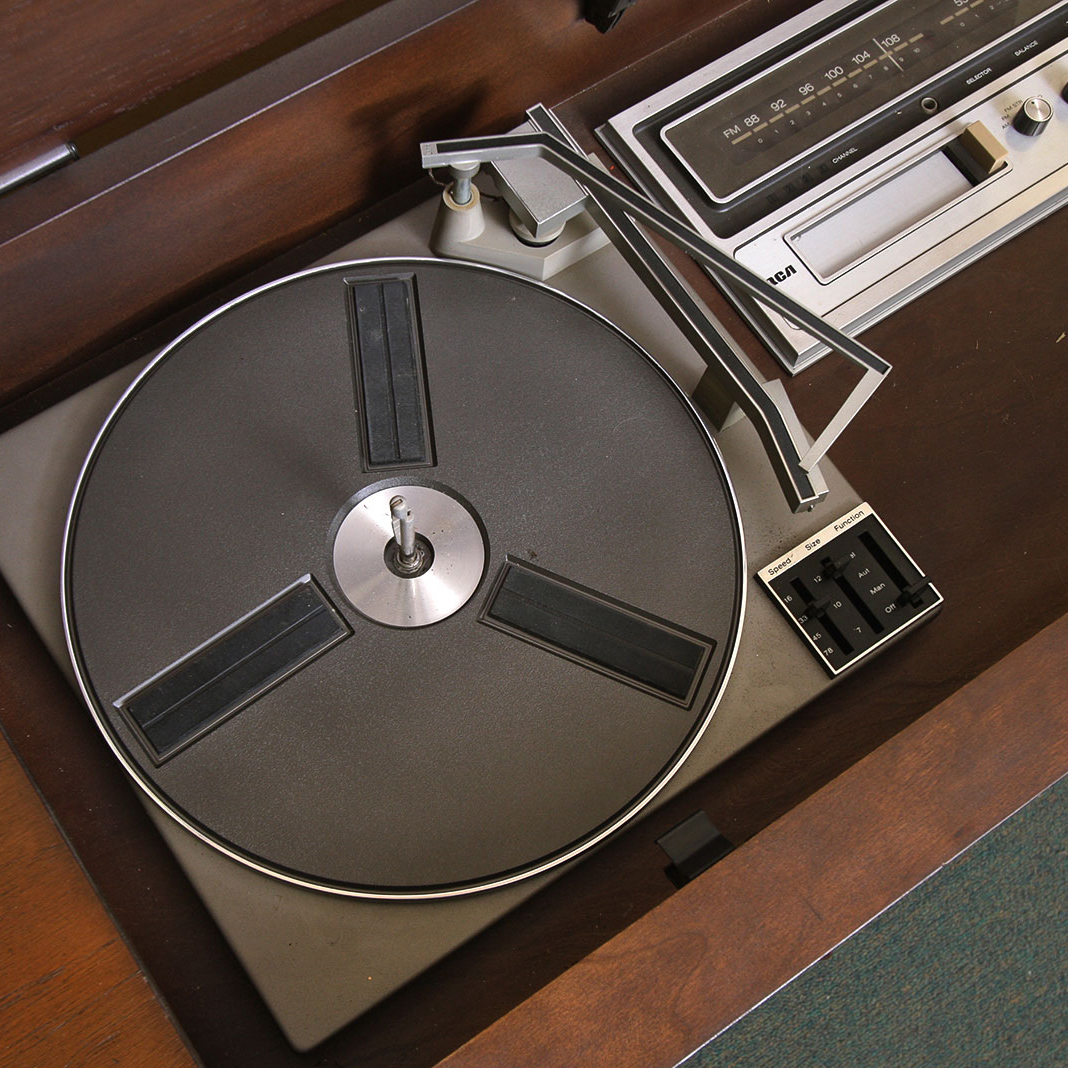 Beautiful Vintage RCA Console Stereo with Solid Wood EBTH