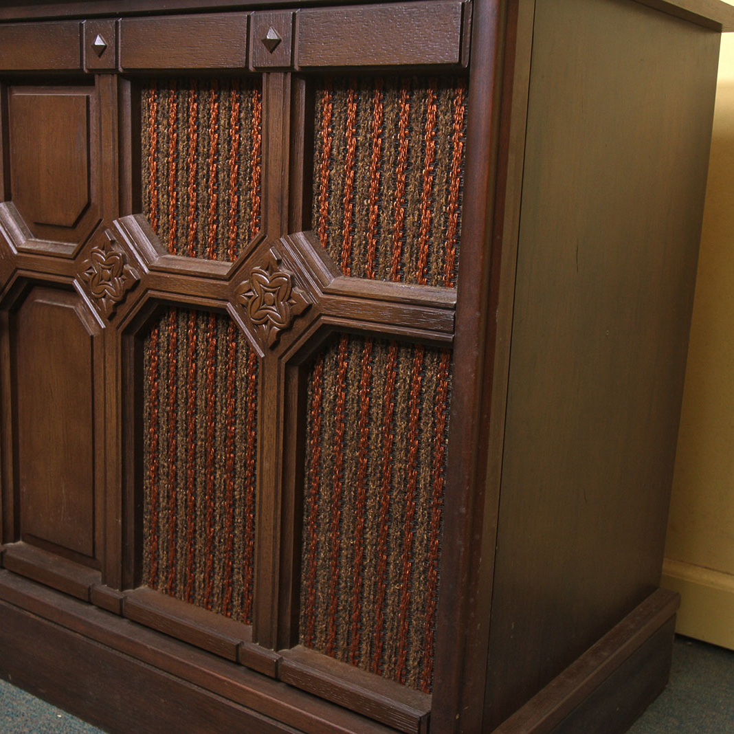 Beautiful Vintage RCA Console Stereo with Solid Wood EBTH