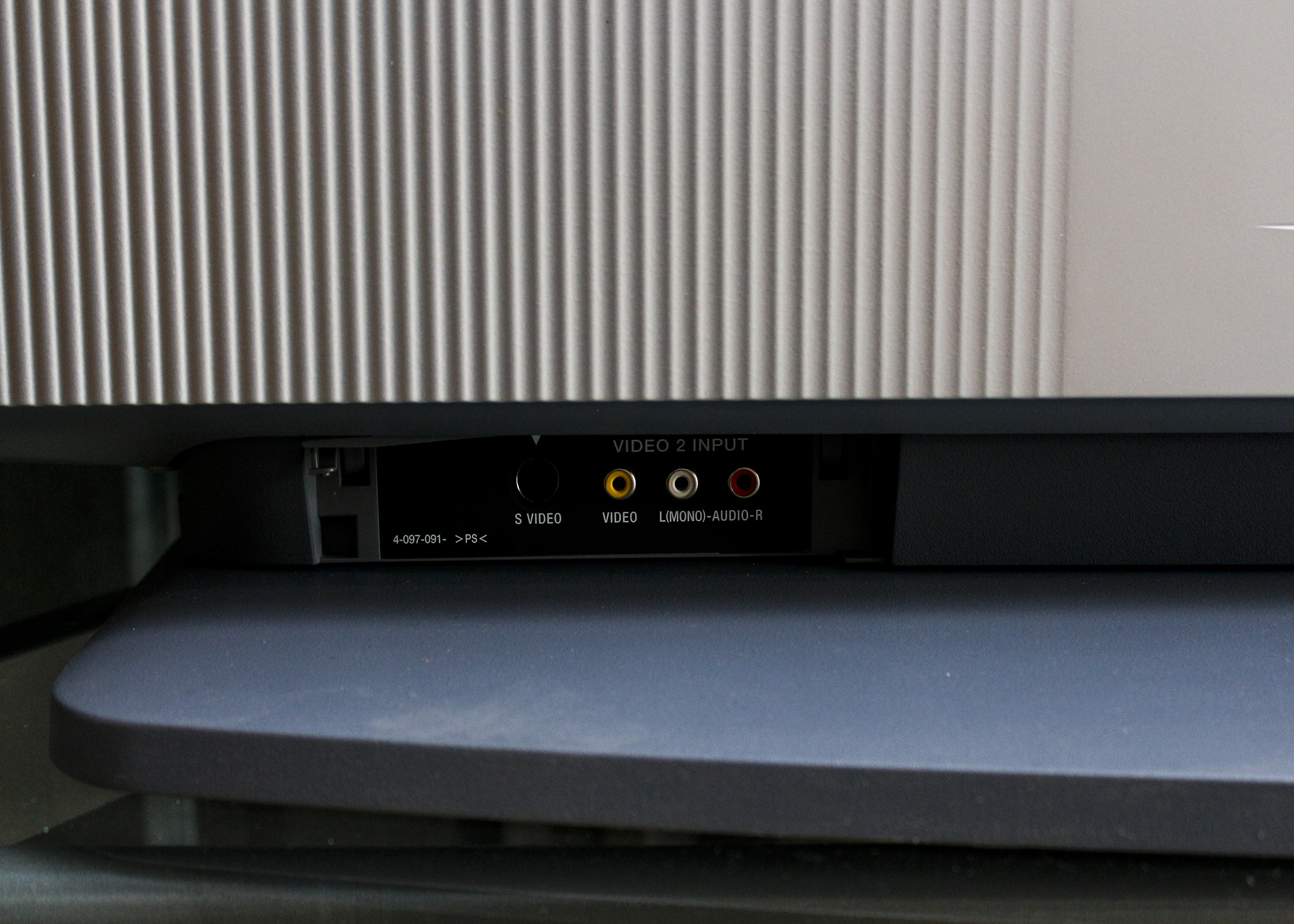 Sony Grand WEGA 60Inch HDTVReady LCD Rear Projection TV with Remote