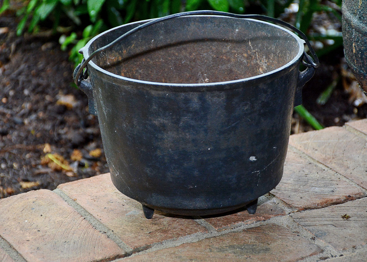 Vintage Cast Iron Cauldron EBTH
