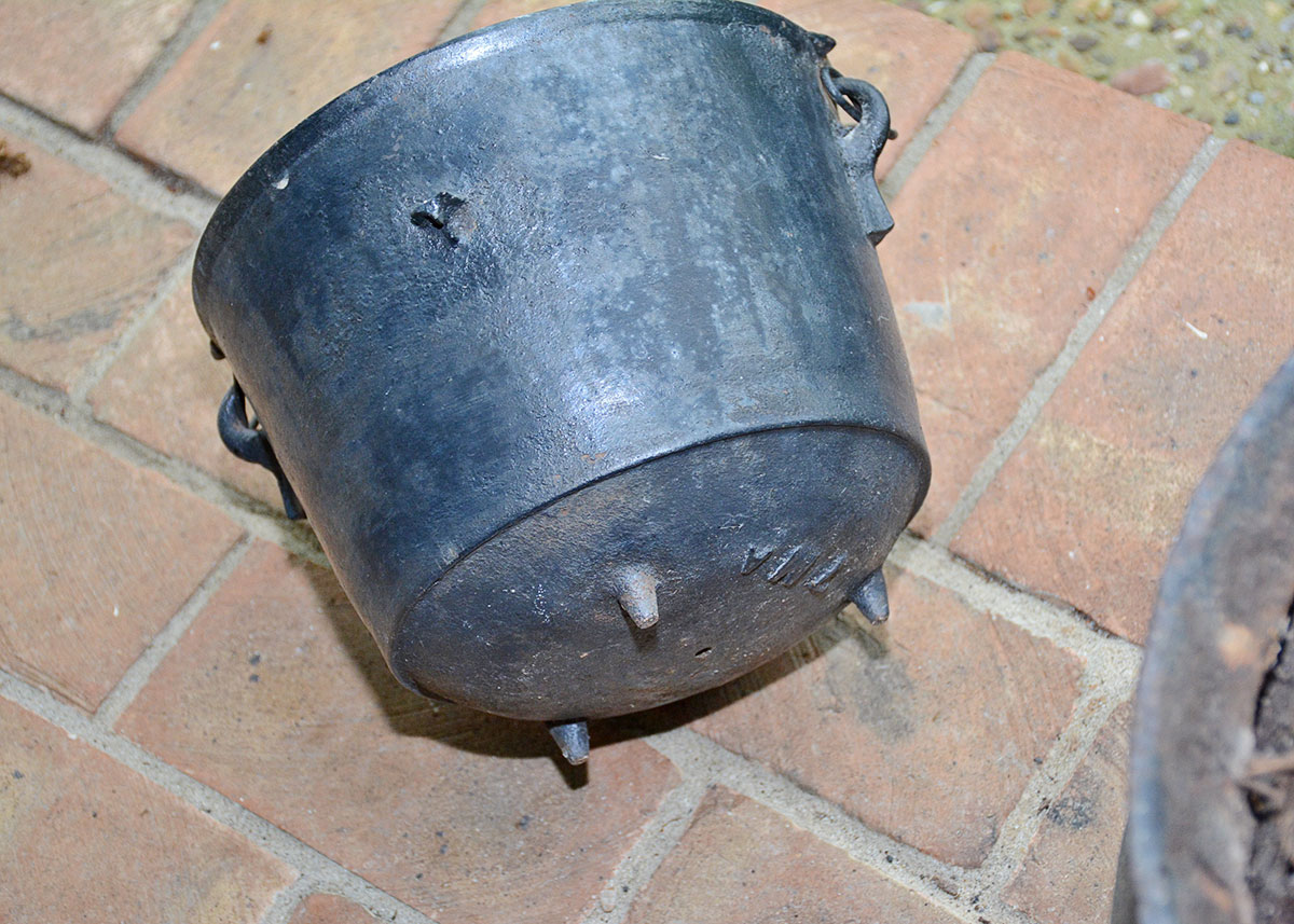 Vintage Cast Iron Cauldron EBTH