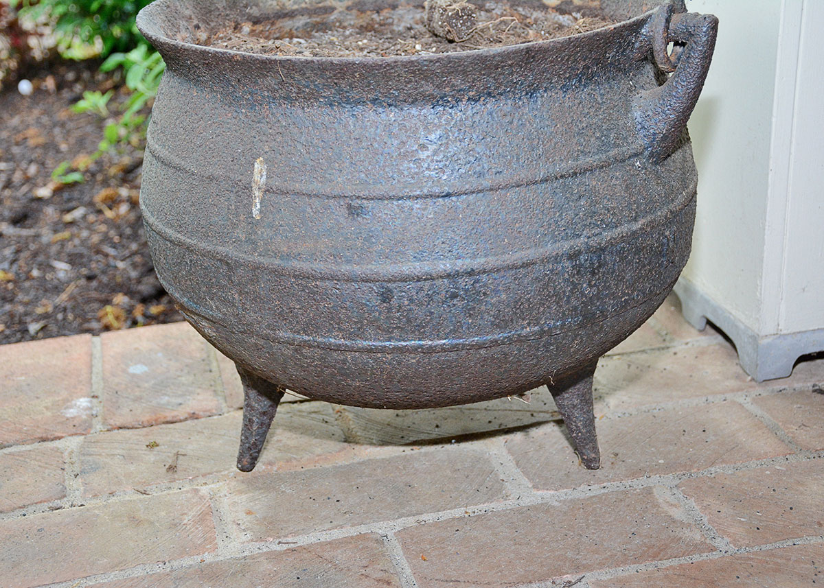 Vintage Cast Iron Cauldron EBTH