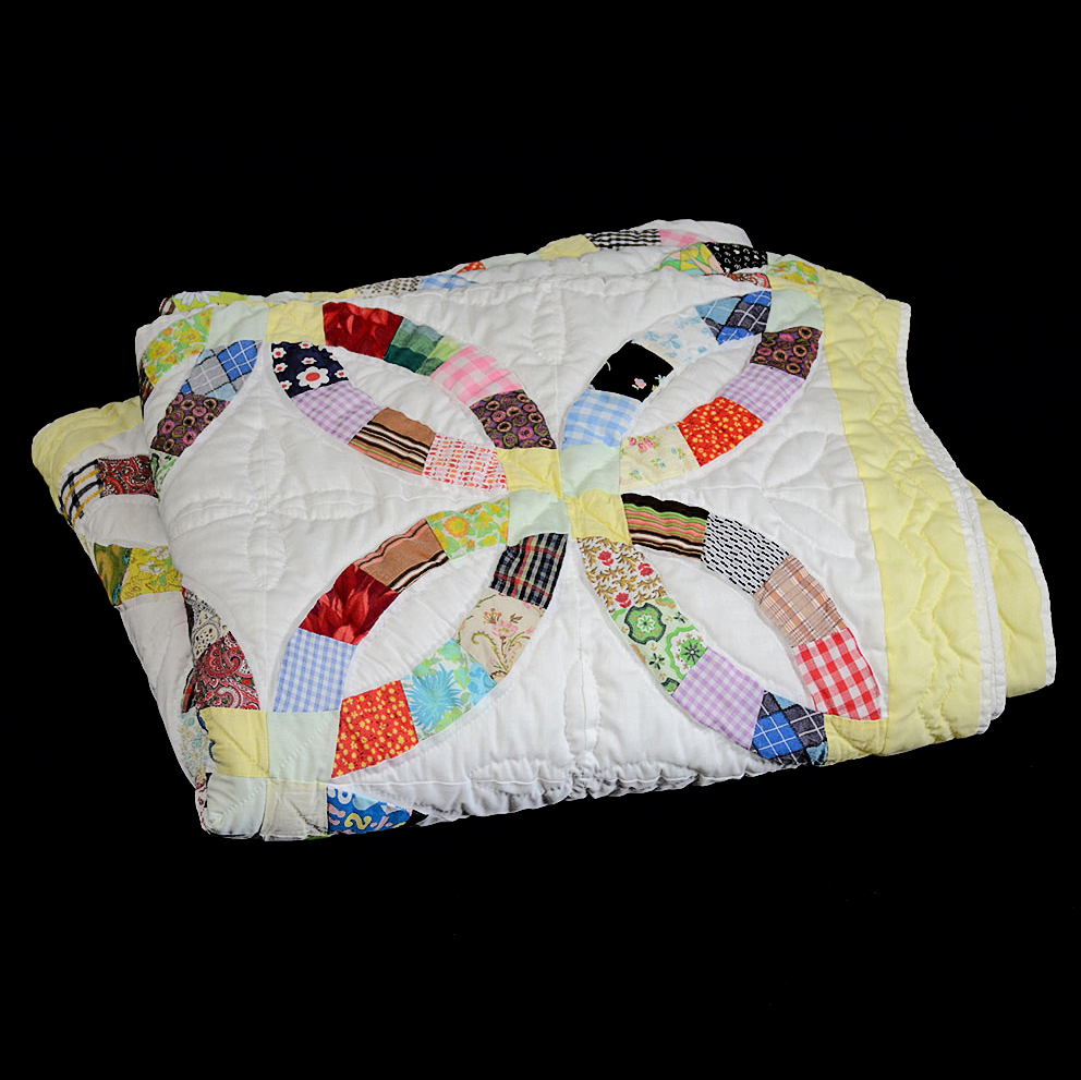 Vintage Handmade Wedding Ring Quilt EBTH