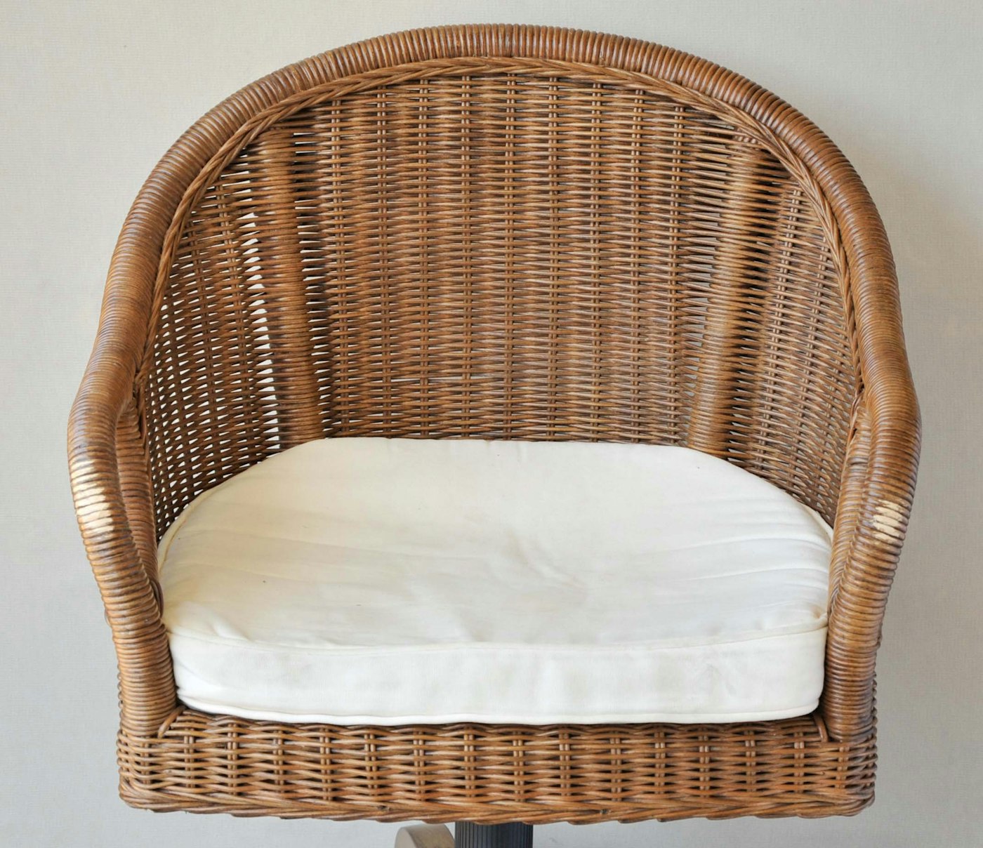 Rattan Swivel Desk Chair : EBTH