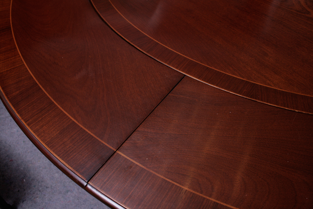 Round Mahogany Dining Table with Perimeter Leaves EBTH