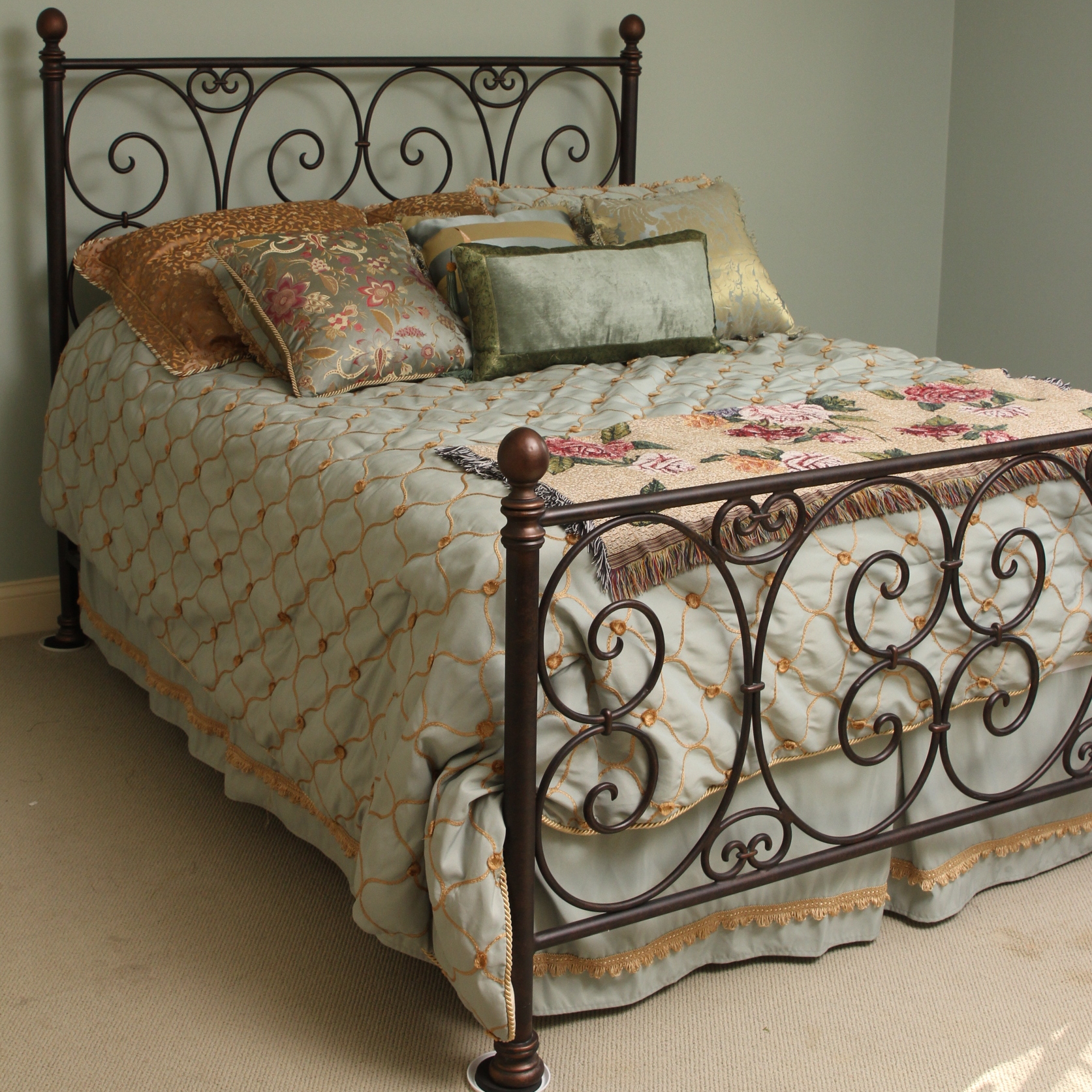 Full Size Iron Bed Frame EBTH   IMG 0253.JPG