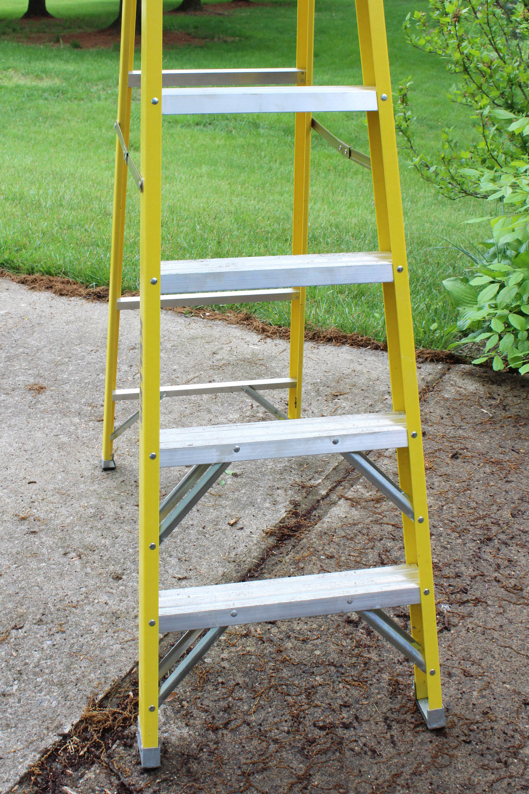Keller 7Foot Fiberglass Step Ladder EBTH