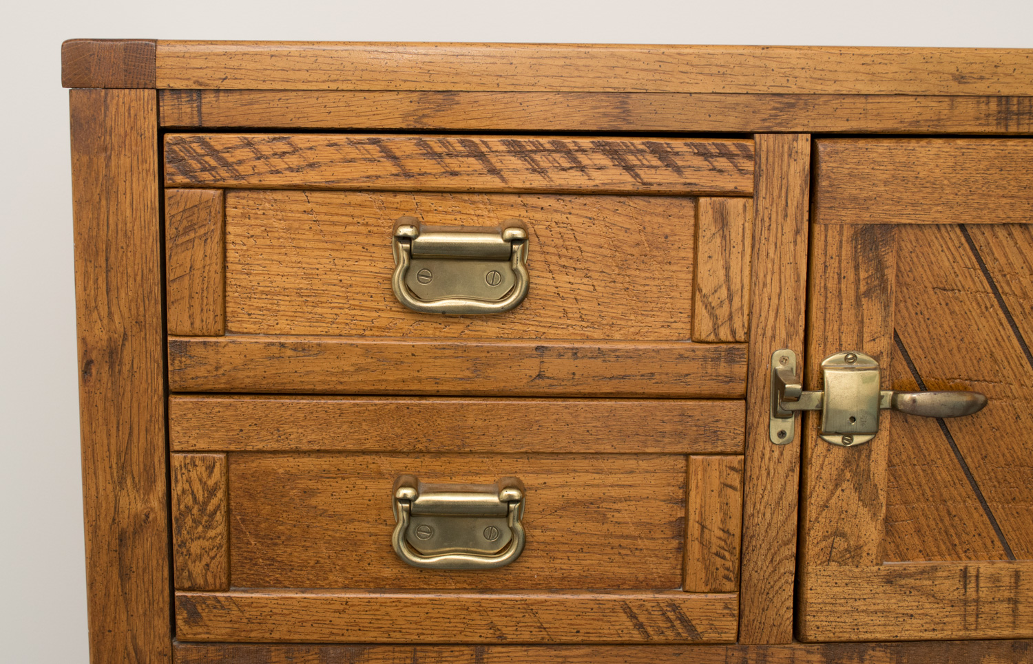 YoungHinkle Oak Chest of Drawers EBTH