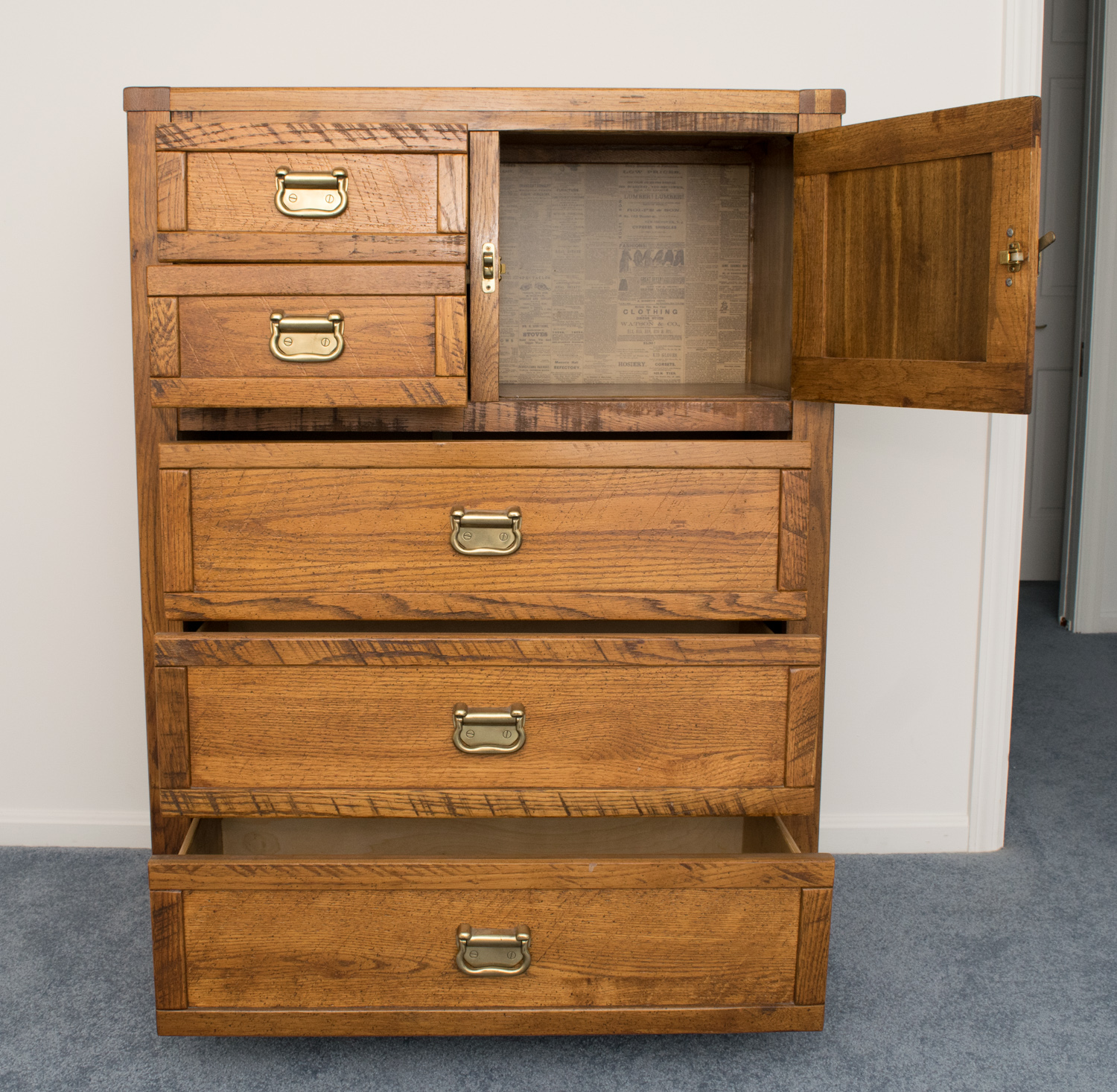 YoungHinkle Oak Chest of Drawers EBTH