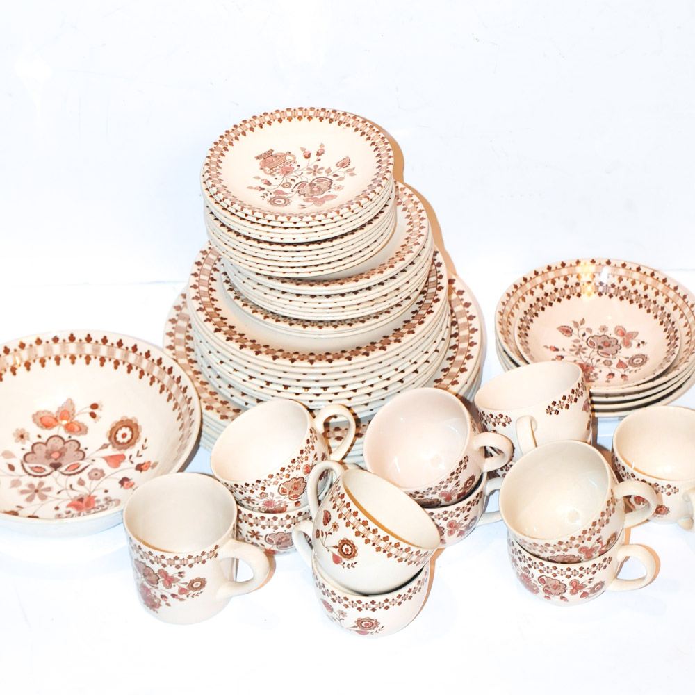Johnson Brothers Jamestown Pattern Dinnerware Set EBTH