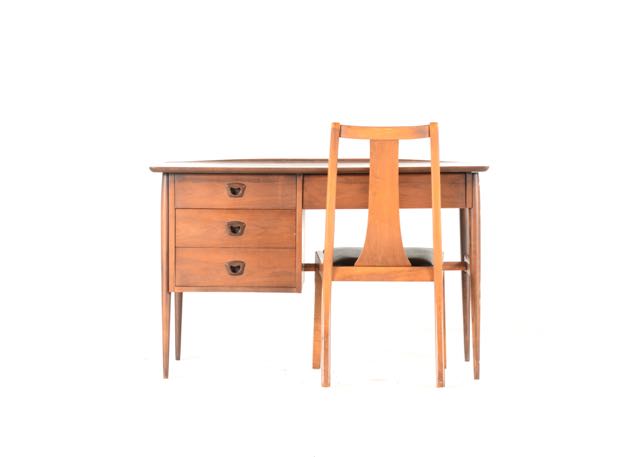 Bassett Vintage Desk and Chair in Maple EBTH