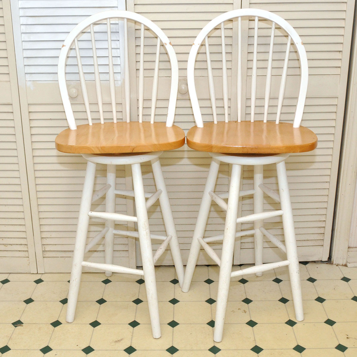 Spindle Back Swivel Bar Stools EBTH