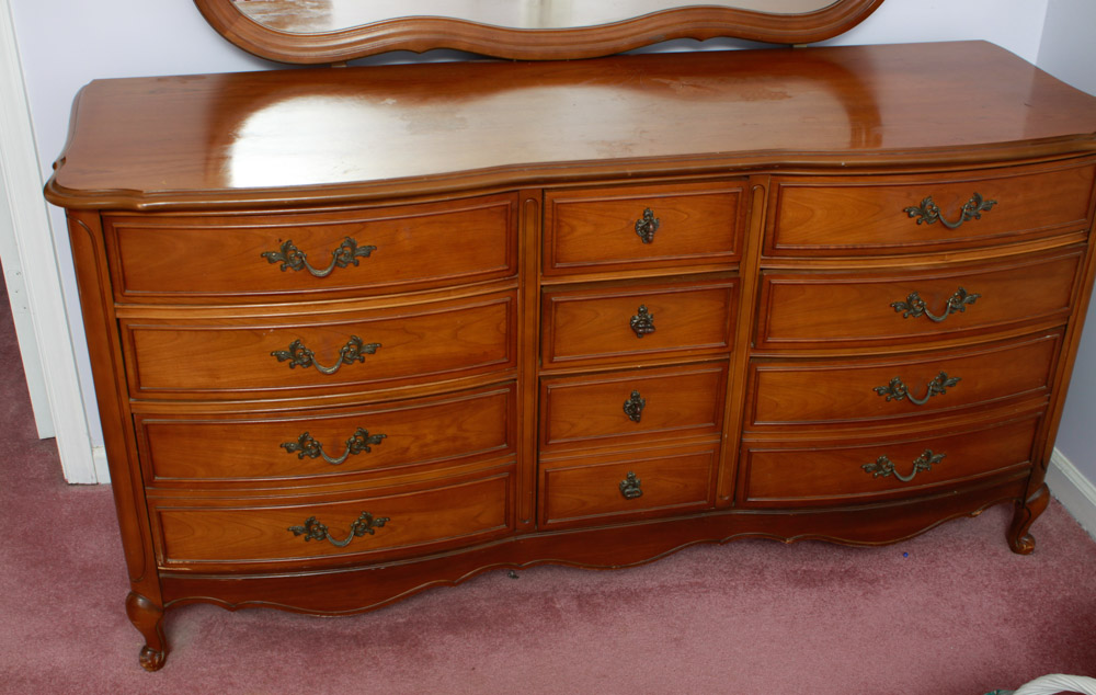 Vintage Dixie Furniture Dresser with Mirror EBTH