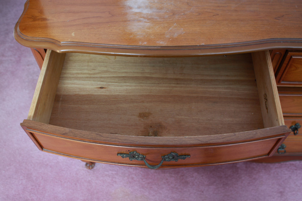 Vintage Dixie Furniture Dresser with Mirror | EBTH