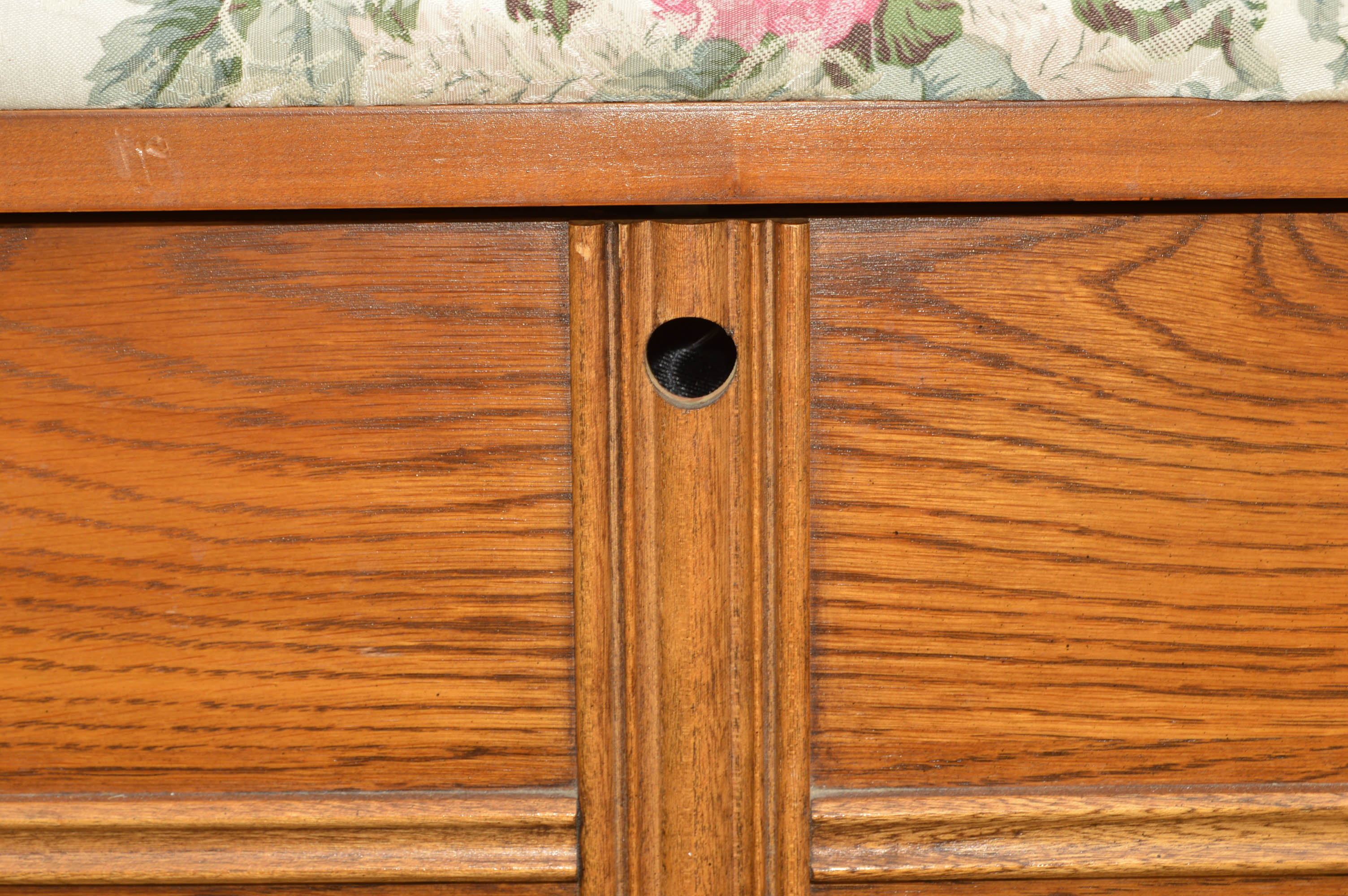 Vintage Lane Cedar Chest EBTH