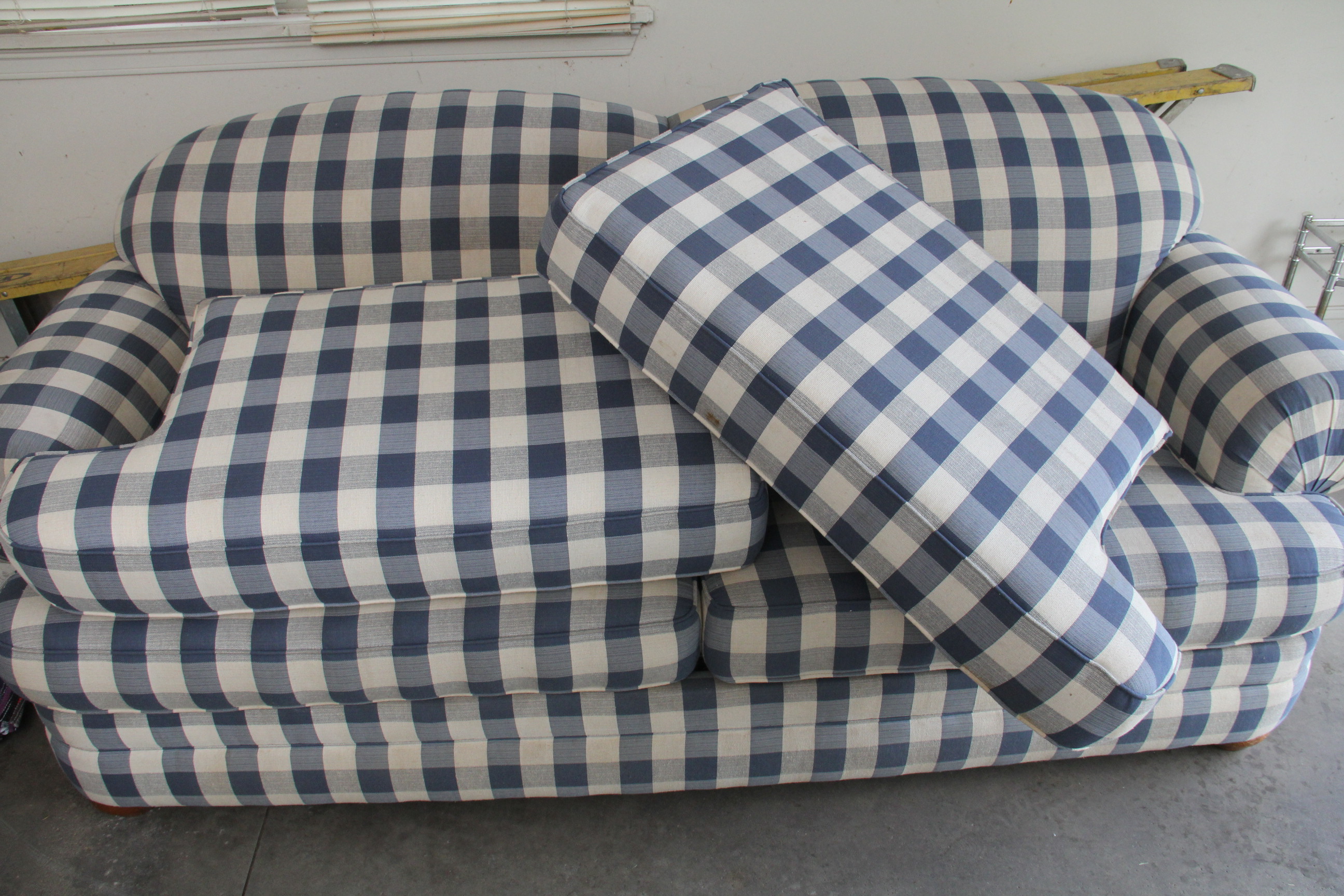 Broyhill Blue and White Plaid Sleeper Sofa EBTH