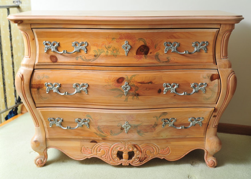 Pulaski Bombe Chest of Drawers | EBTH