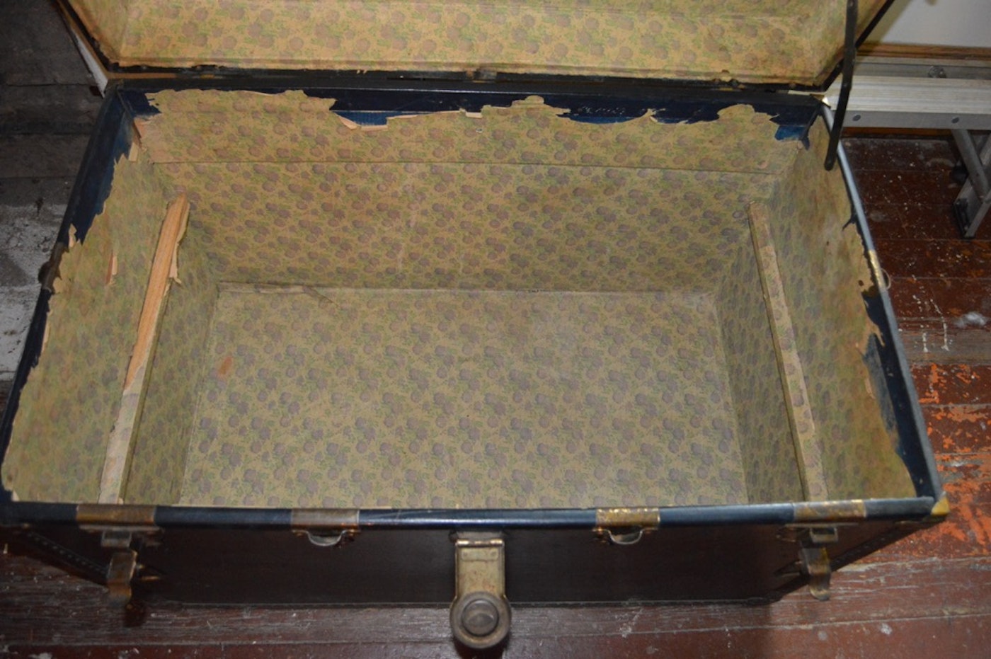 Rogers & Madison Trunk Corp. Trunk EBTH