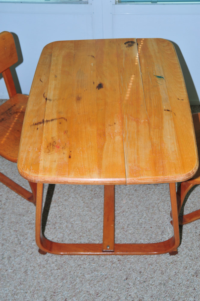 Vintage Delphos Children's Play Table and Chairs | EBTH