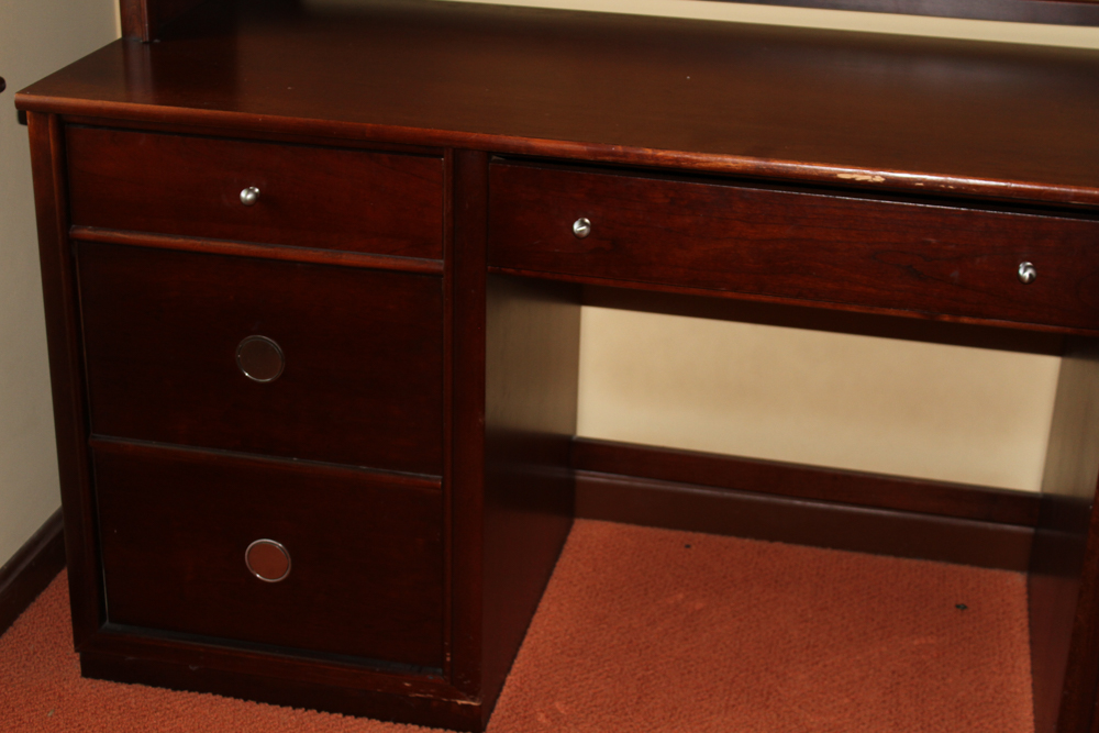 Stanley Furniture Young America Desk with Hutch EBTH