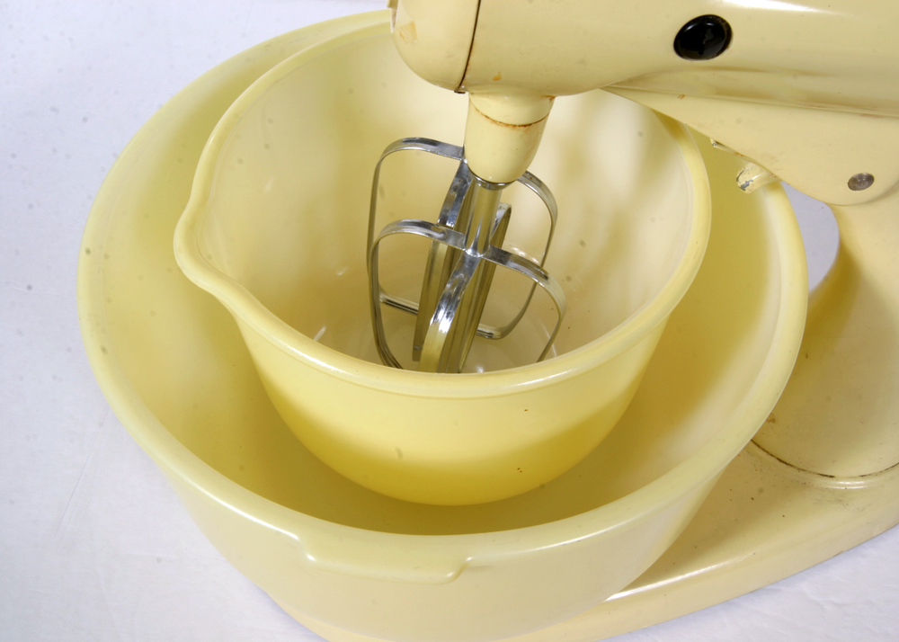 Vintage Yellow and Black Sunbeam Mixmaster EBTH