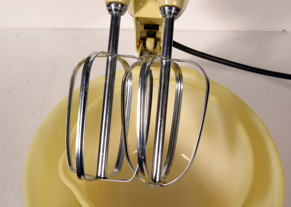 Vintage Yellow and Black Sunbeam Mixmaster EBTH