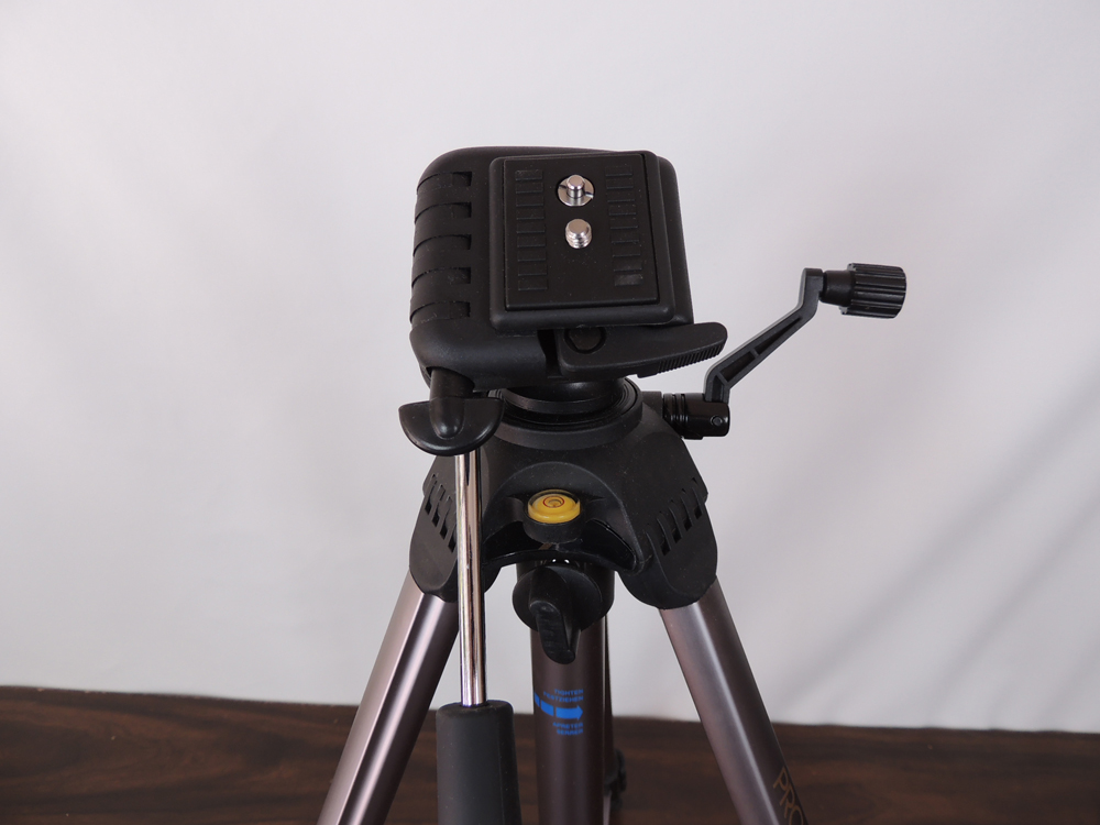 Promaster 6100 Camera Video Tripod with Quick Release Plate and Box EBTH