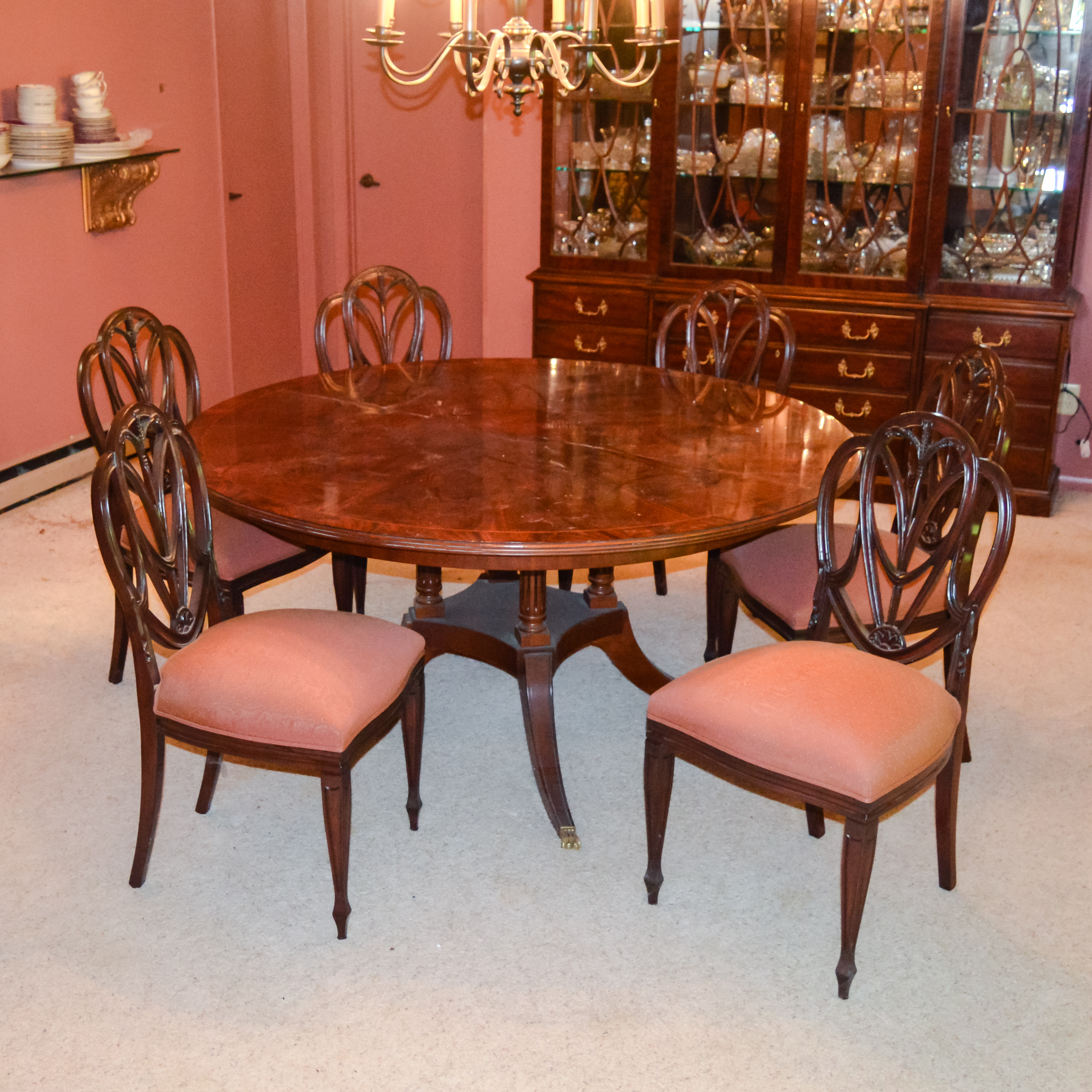 Henredon Round Dining Room Table with Six Chairs EBTH