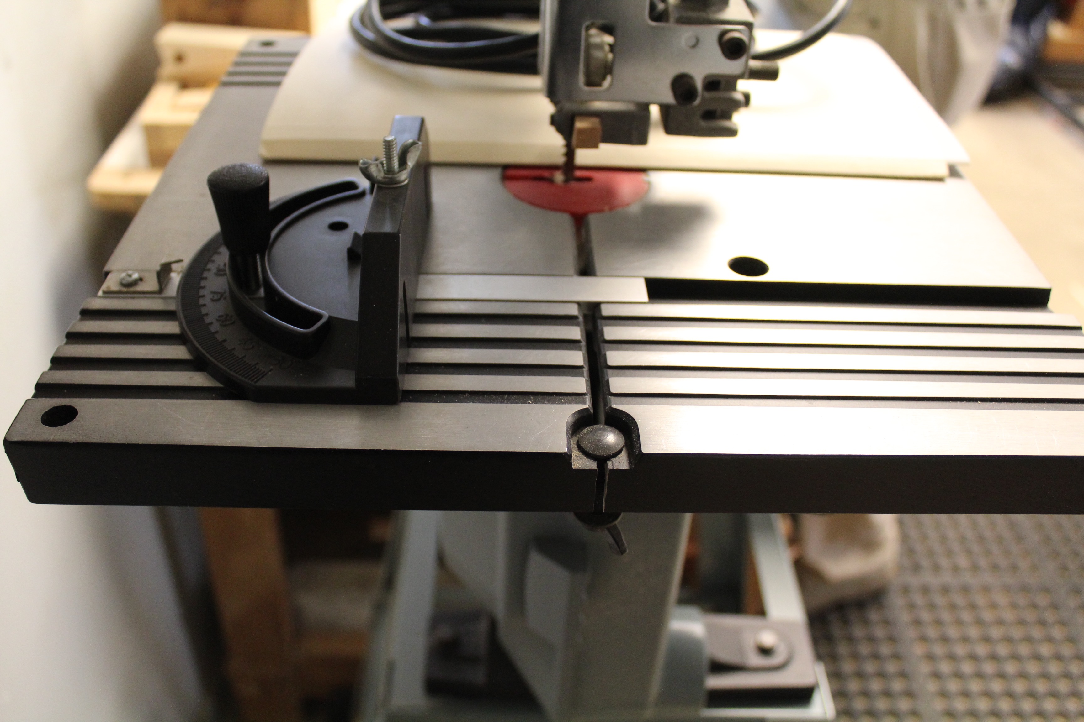 Delta 10" Band Saw on Stand EBTH