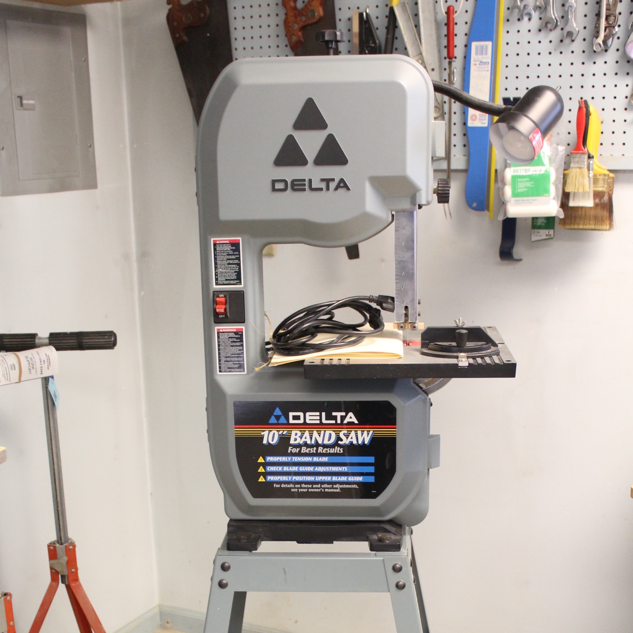 Delta 10" Band Saw On Stand | EBTH