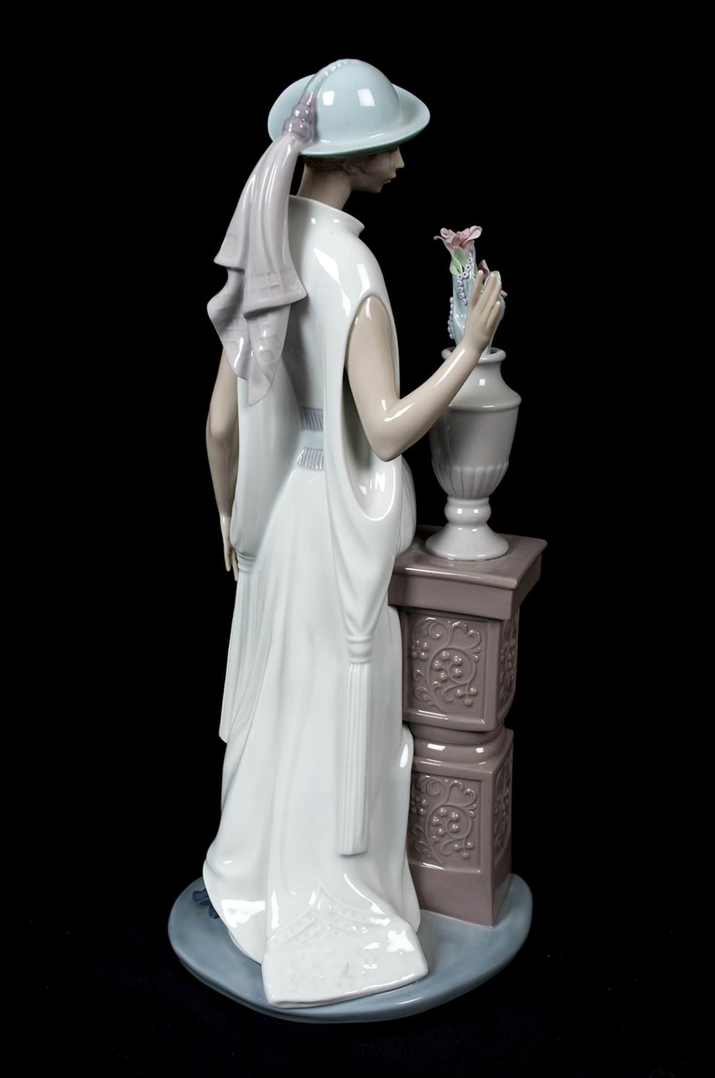 Lladro Woman With Pedestal And Vase Of Flowers Figure Ebth