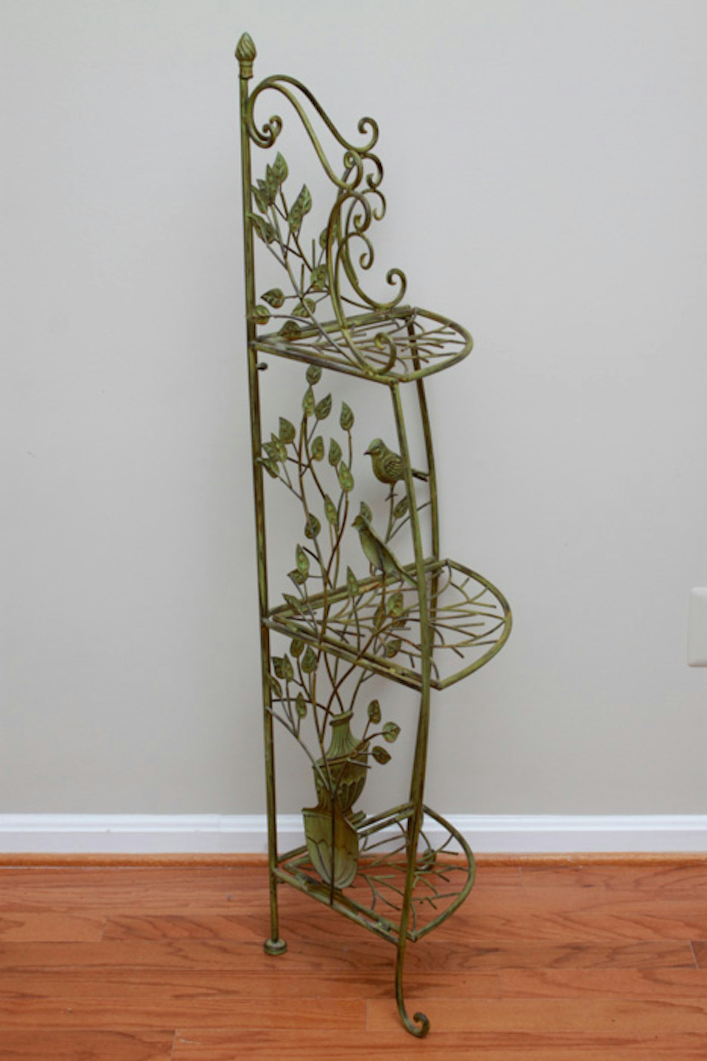 Discover corner shelves on amazon.com at a great price. Decorative Folding Metal Corner Shelf : EBTH