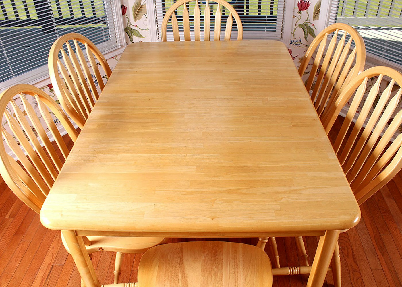 light maple dining room table