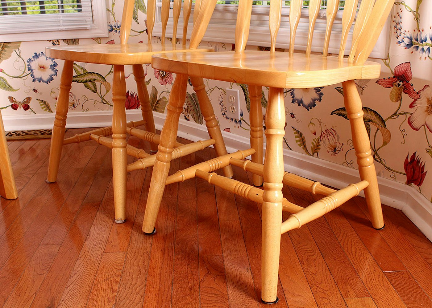 light maple kitchen table and chair