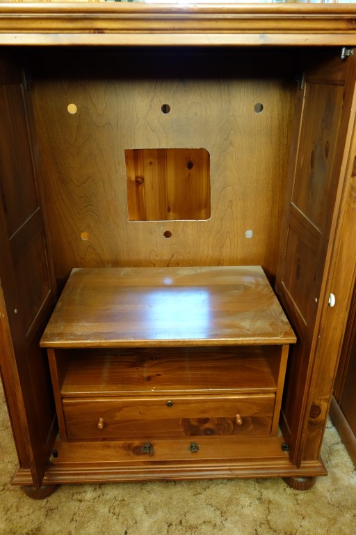 Vintage Pine Ethan Allen TV EBTH