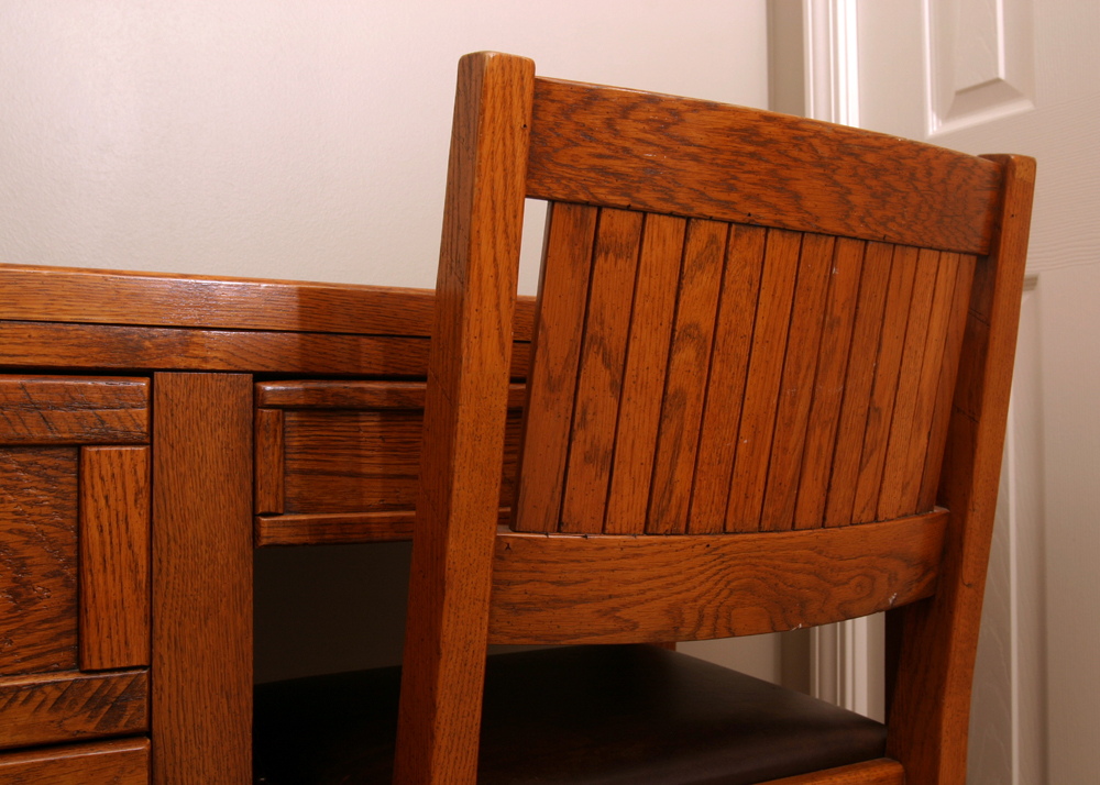 Young Hinkle Desk with Chair EBTH