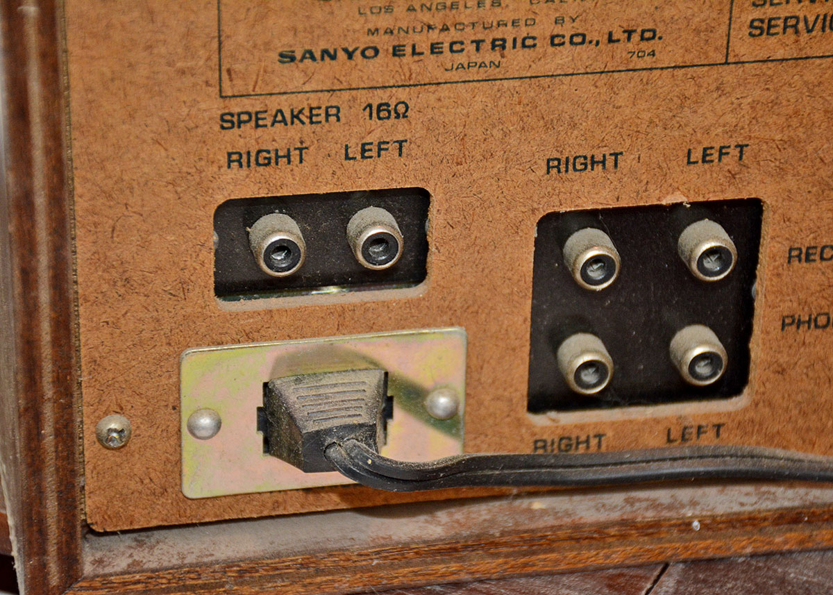 Vintage Craig 1504 Solid State Table Radio and Speakers EBTH