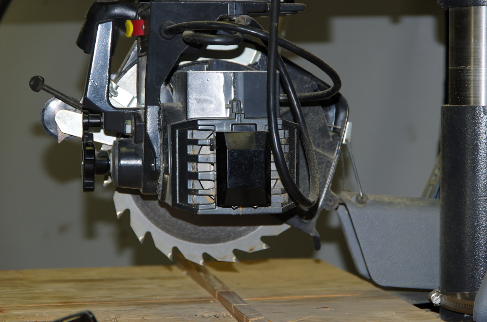 Craftsman 10" Radial Saw with Accessory Kit with Delta Commercial Dust Collector EBTH