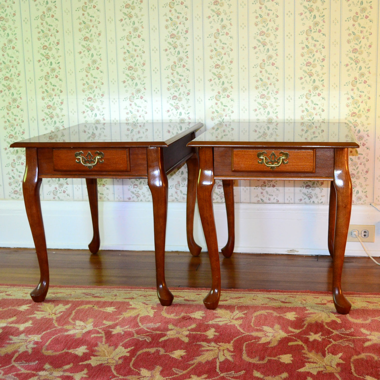 Pair of Queen Anne Style End Tables EBTH