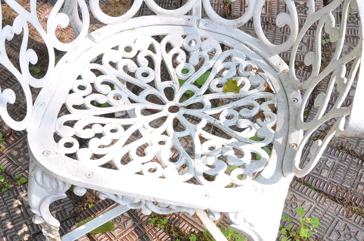 White Metal Patio Set EBTH