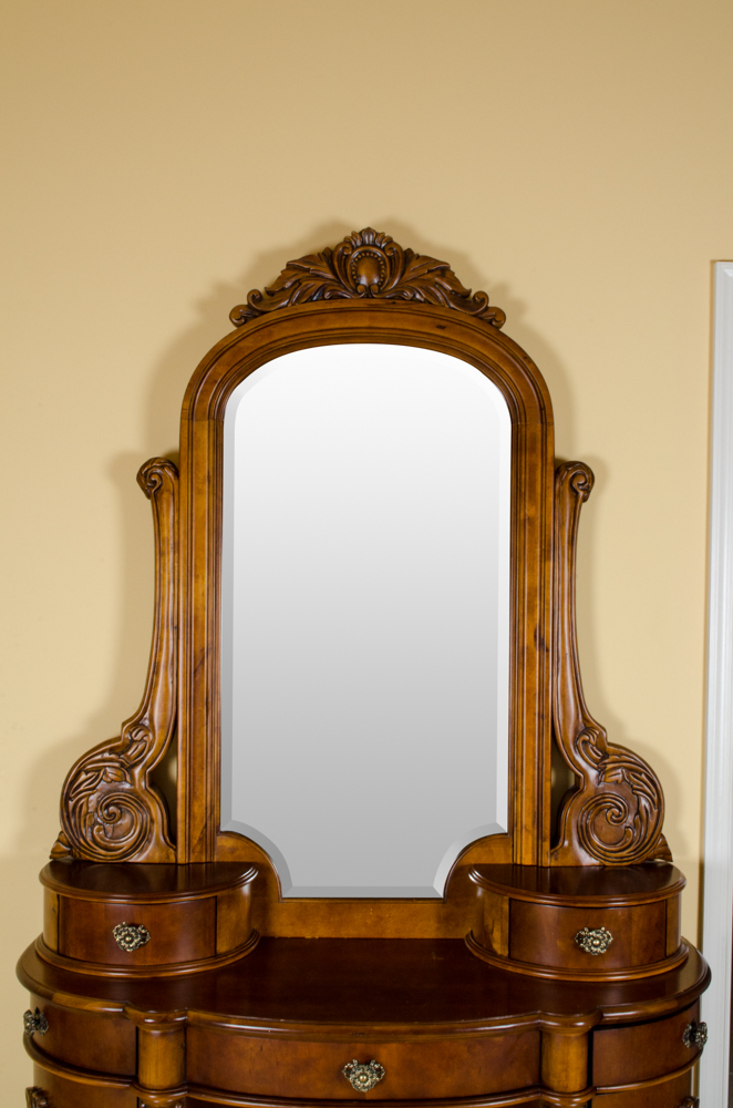 Pulaski Furniture Edwardian Vanity with Mirror EBTH