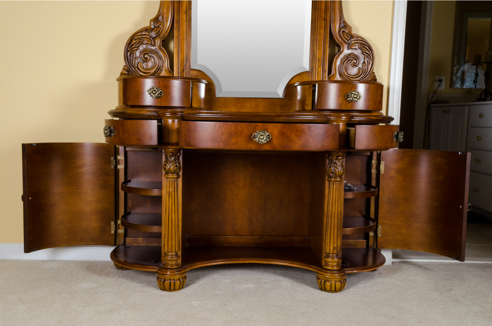 Pulaski Furniture Edwardian Vanity with Mirror EBTH