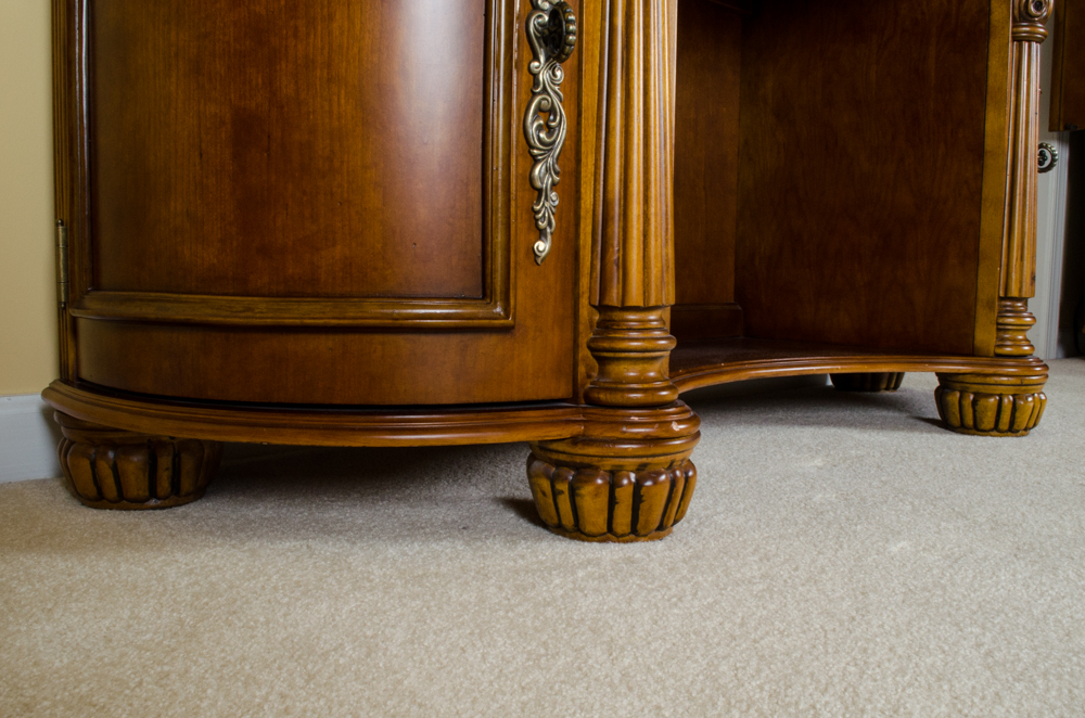 Pulaski Furniture Edwardian Vanity with Mirror EBTH