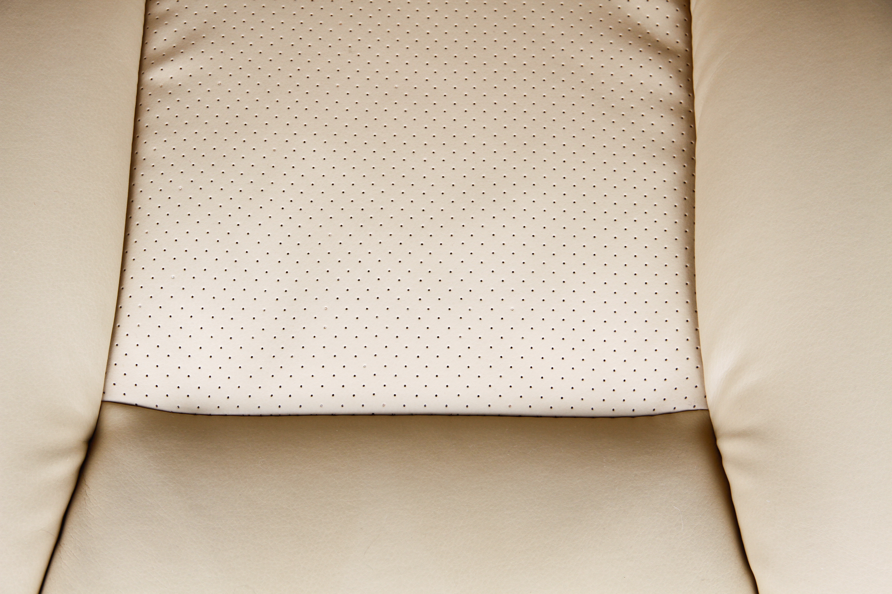 Cream Vinyl Upholstered Office Chair EBTH