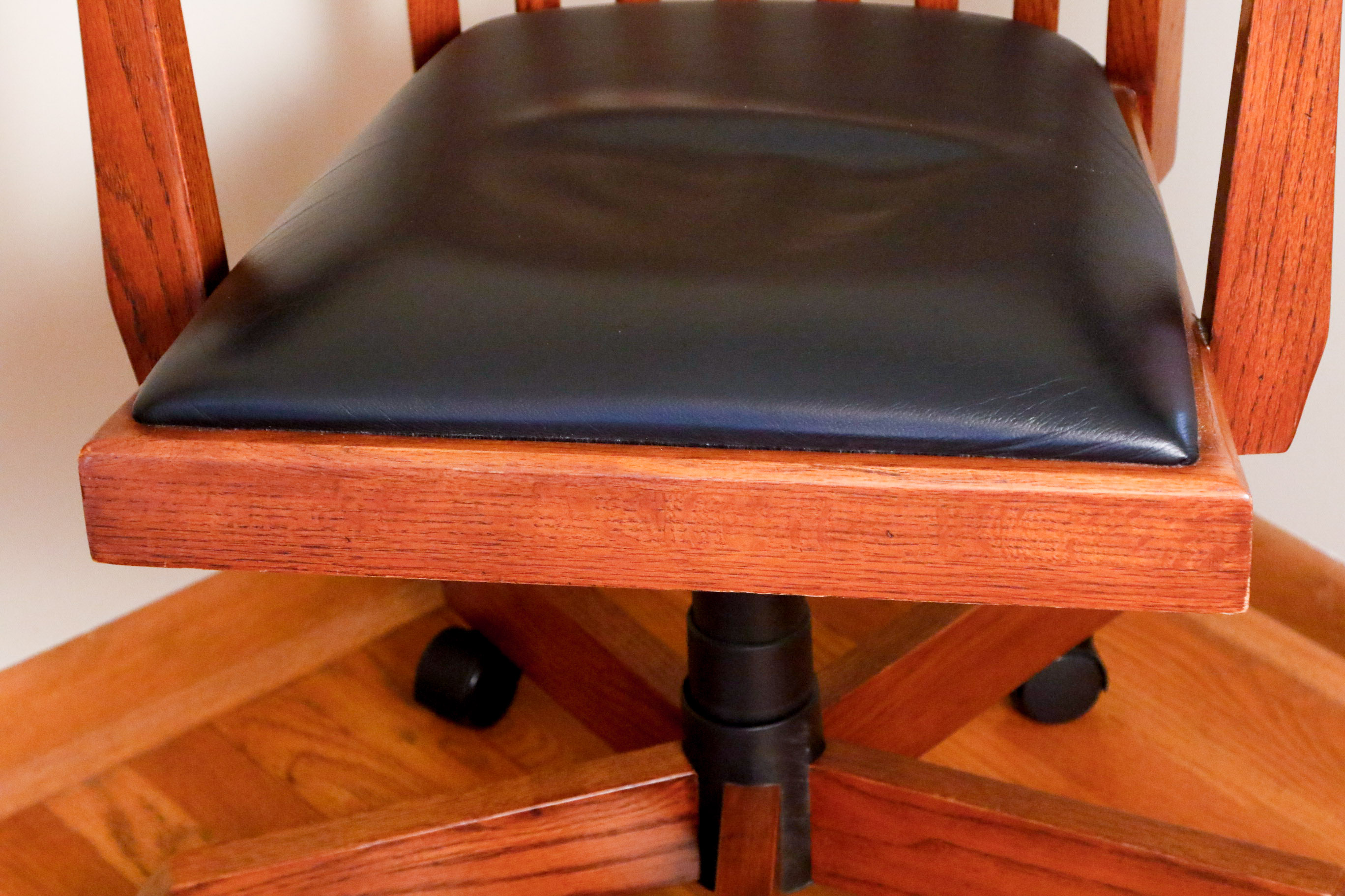 TunGYu Wooden Office Chair EBTH